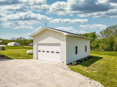 Exterior - 91141 Melugins, Compton, IL 61318 photo 7 of 15