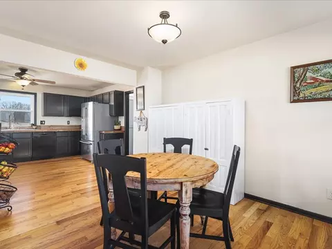 Dining - 91141 Melugins, Compton, IL 61318 photo 1 of 2