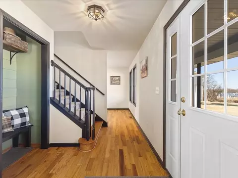 Entry Way - 91141 Melugins, Compton, IL 61318 photo 3 of 6