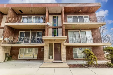 6912 W 65th St #3, Chicago, IL 60638