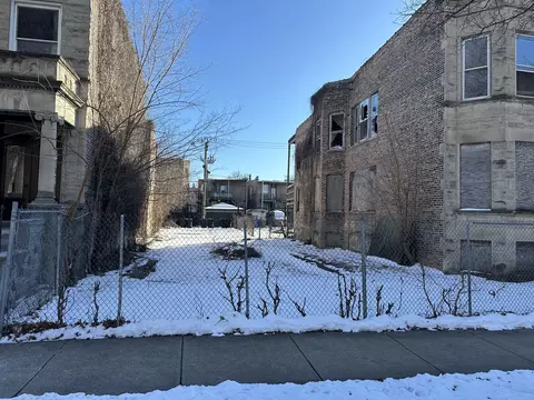 3823 W Gladys Ave, Chicago, IL 60624