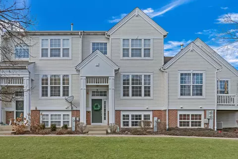 3072 Nicklaus Ln, Wadsworth, IL 60083