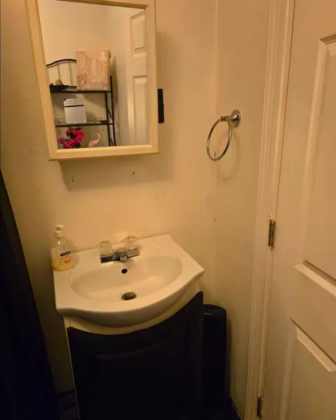 557 E 87th St, Chicago, IL 60619 photo 8
