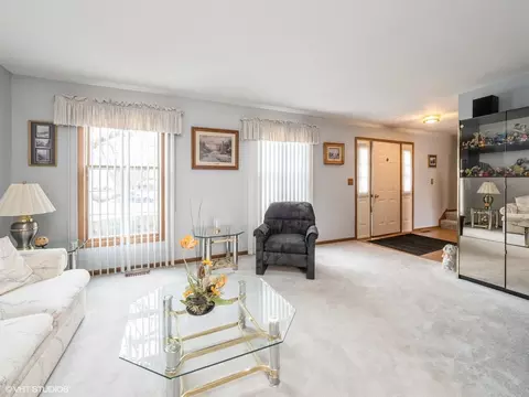 529 Adare Rd, Bartlett, IL 60103 photo 2