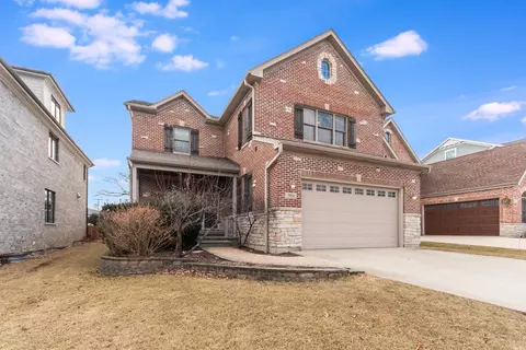 916 S Chatham Ave, Elmhurst, IL 60126