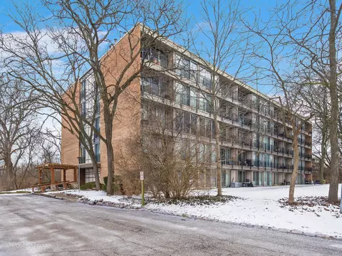 5820 Oakwood Dr #5F, Lisle, IL 60532
