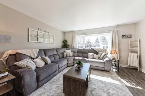 Living - 3706 W Cornell Ct, Mchenry, IL 60050 photo 1 of 2