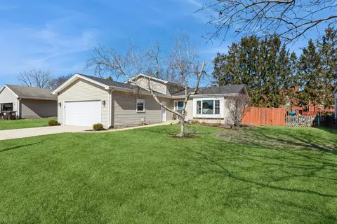 3706 W Cornell Ct, Mchenry, IL 60050