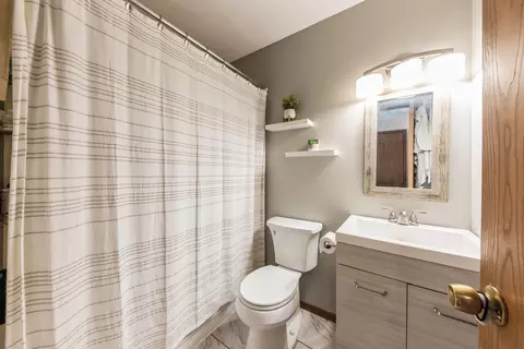 Bath - 3706 W Cornell Ct, Mchenry, IL 60050 photo 2 of 2