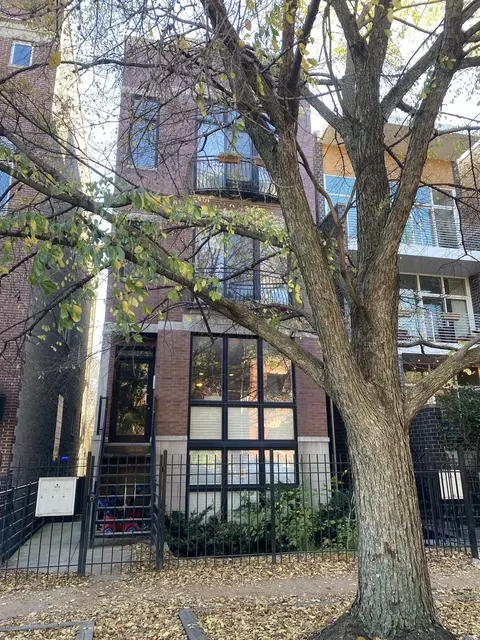 2431 W Walton St #1, Chicago, IL 60622