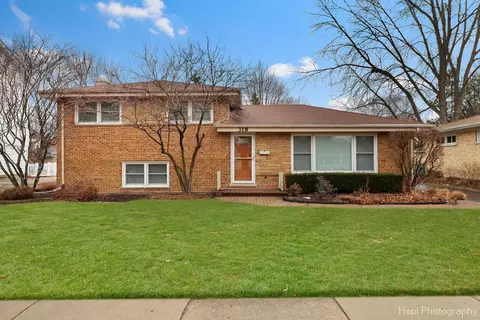 318 Dawes St, Libertyville, IL 60048