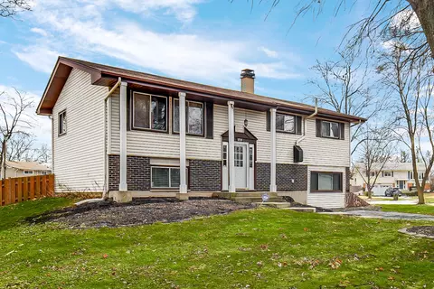 2 S235 Lawler Ln, Lombard, IL 60148