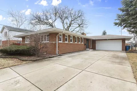 5205 W 105th Pl, Oak Lawn, IL 60453