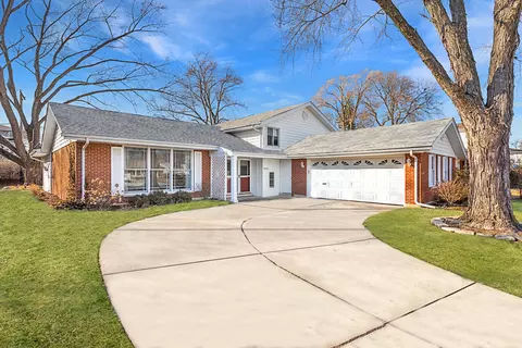 2006 N Shenandoah Dr, Arlington Heights, IL 60004