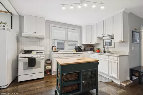 Kitchen - 1721 N Artesian Ave, Chicago, IL 60647 photo 4 of 5