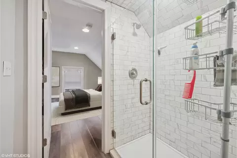 Bath - 1721 N Artesian Ave, Chicago, IL 60647 photo 4 of 4