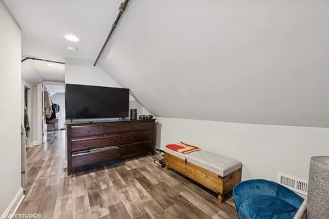 Entry Way - 1721 N Artesian Ave, Chicago, IL 60647 photo 3 of 3