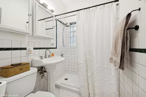 Bath - 1721 N Artesian Ave, Chicago, IL 60647 photo 1 of 4