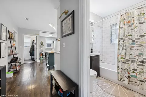 Entry Way - 1721 N Artesian Ave, Chicago, IL 60647 photo 2 of 3