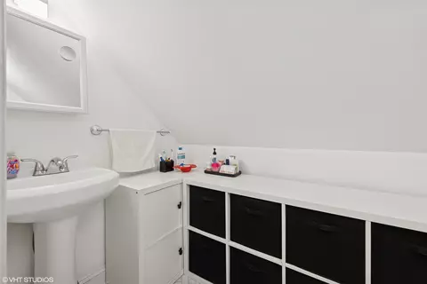 Bath - 1721 N Artesian Ave, Chicago, IL 60647 photo 3 of 4
