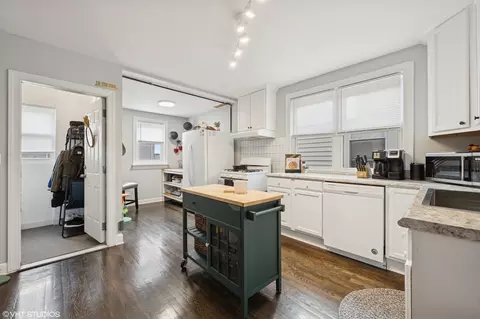 Kitchen - 1721 N Artesian Ave, Chicago, IL 60647 photo 3 of 5