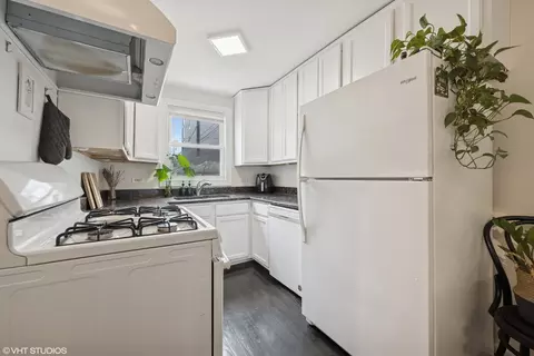 Kitchen - 1721 N Artesian Ave, Chicago, IL 60647 photo 1 of 5