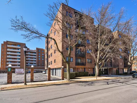 434 Clinton Pl #404, River Forest, IL 60305