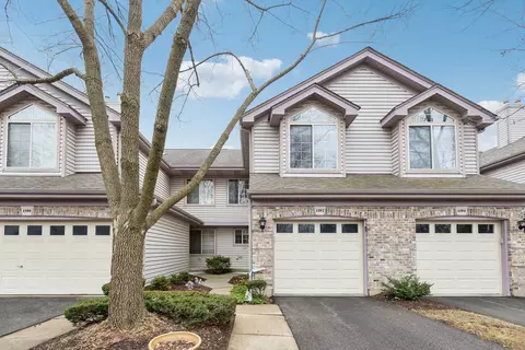 1592 N St Marks Pl, Palatine, IL 60067