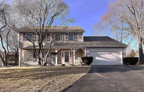 12 Briargate Cir, Sugar Grove, IL 60554