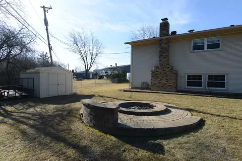 79 Brook Ln, Lindenhurst, IL 60046 photo 32