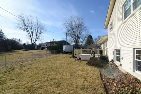 79 Brook Ln, Lindenhurst, IL 60046 photo 30