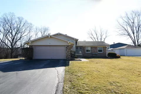79 Brook Ln, Lindenhurst, IL 60046 photo 3