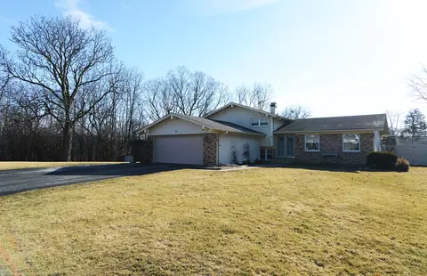 79 Brook Ln, Lindenhurst, IL 60046