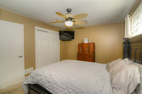 79 Brook Ln, Lindenhurst, IL 60046 photo 21