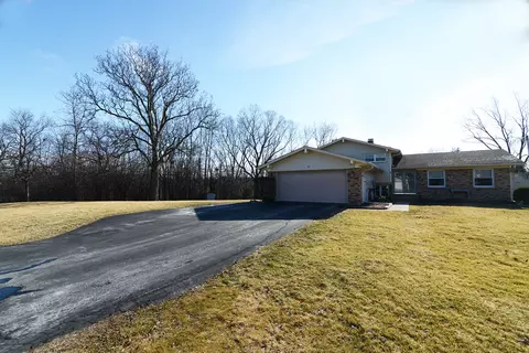 79 Brook Ln, Lindenhurst, IL 60046 photo 2