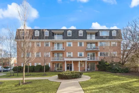 415 Wesley Ave #1, Oak Park, IL 60302