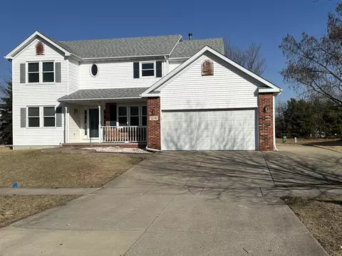 1241 Royal Pointe Dr, Bloomington, IL 61704