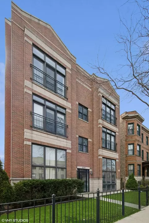 1219 W Foster Ave #3E, Chicago, IL 60640