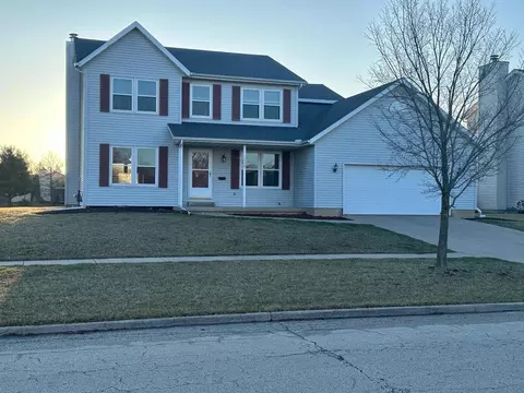 1229 Royal Pointe Dr, Bloomington, IL 61704