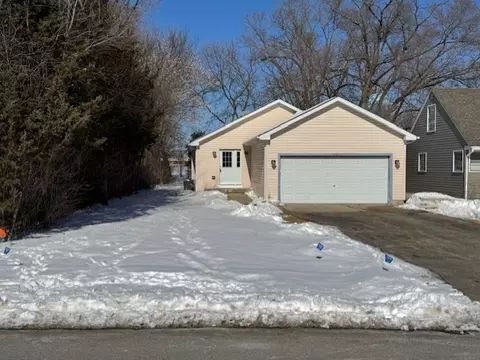 416 N Lincoln Ave, Fox Lake, IL 60020