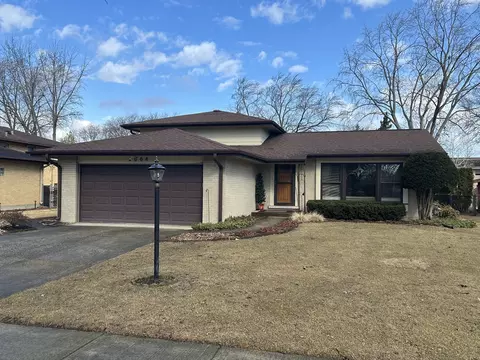 2008 E Woodview Dr, Mount Prospect, IL 60056