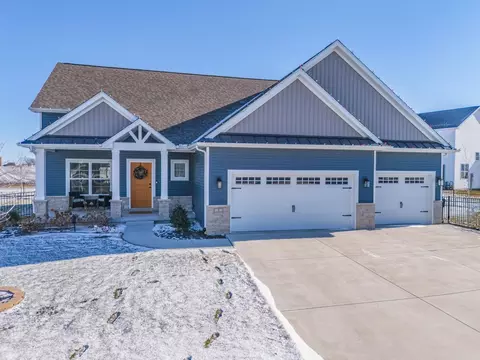 5 Bucktown Ct, Bloomington, IL 61705