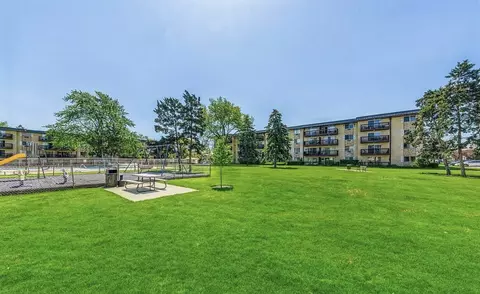 2218 S Goebbert Rd #290, Arlington Heights, IL 60005