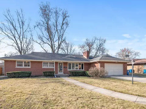 336 Oakwood Dr, Crete, IL 60417