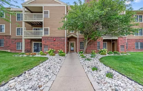 122 Glengarry Dr #306, Bloomingdale, IL 60108