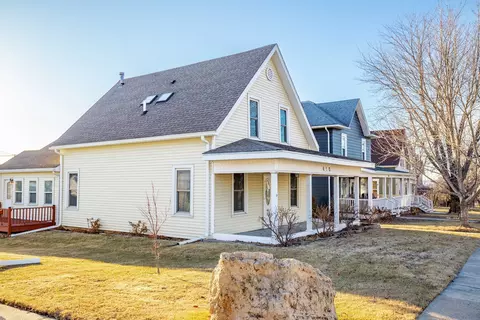 410 S Main St, Elizabeth, IL 61028