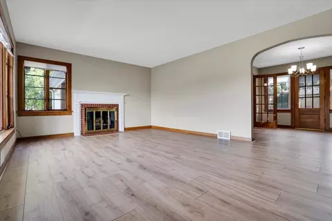 Living - 28 E Logan St, Lemont, IL 60439 photo 1 of 3