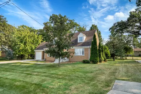 Exterior - 28 E Logan St, Lemont, IL 60439 photo 2 of 5