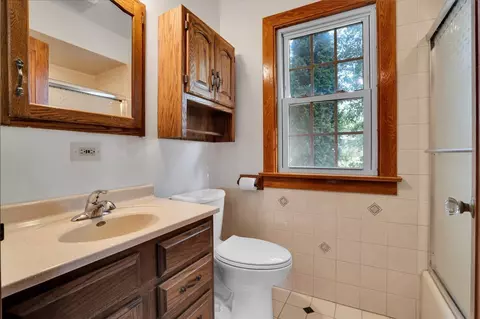 Bath - 28 E Logan St, Lemont, IL 60439 photo 1 of 4