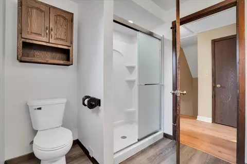 Bath - 28 E Logan St, Lemont, IL 60439 photo 3 of 4
